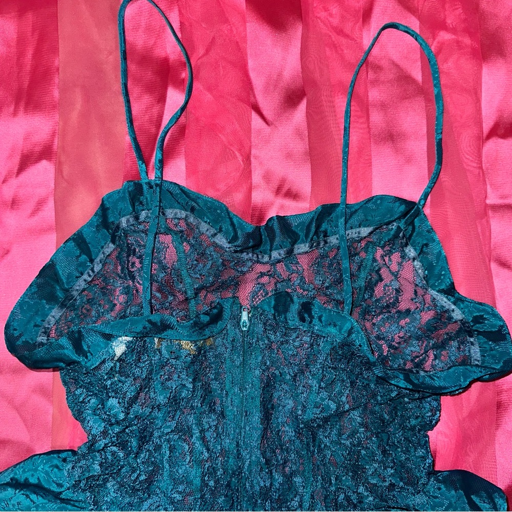 Vintage Victoria’s Secret Gold Label Completely Lace Elegant Ruffle Bodysuit - Picture 10 of 16